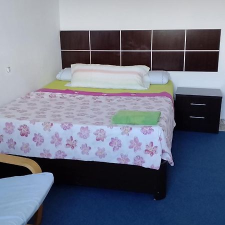 Habitacion Privada Centro Malaga Cerca Tren Maria Zambrano Y Playa Muy Buena Conexion Wifi 외부 사진