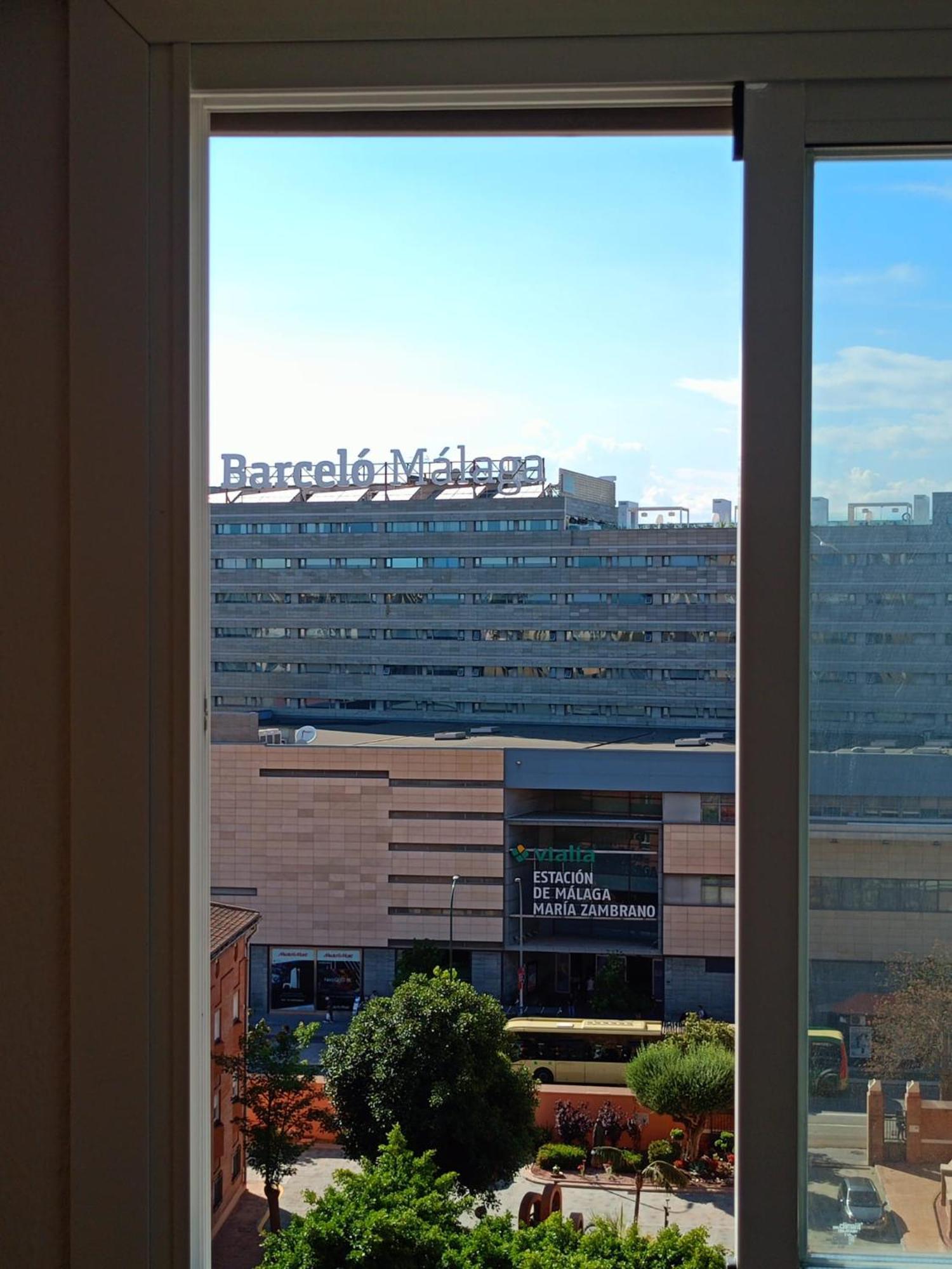 Habitacion Privada Centro Malaga Cerca Tren Maria Zambrano Y Playa Muy Buena Conexion Wifi 외부 사진