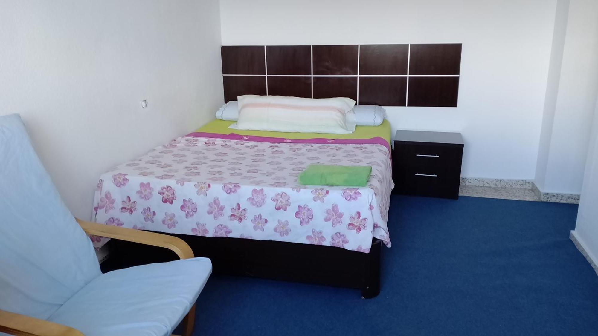 Habitacion Privada Centro Malaga Cerca Tren Maria Zambrano Y Playa Muy Buena Conexion Wifi 외부 사진